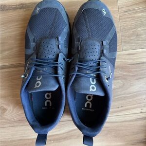 On Cloud Woman’s Navy Shoes